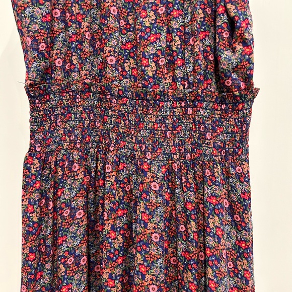 Natural life mulit-colored floral v-neck dress. NWOT. Size M. - Picture 9 of 9